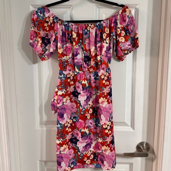 Kittenish Floral Dress - Picture 7 of 8